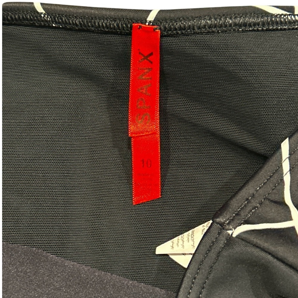 🔥SPANX! “FLIRTY” SKIRTED SWIM BOTTOM! TUMMY CONTROL! GEOMETRIC DESIGN! SLIMMING! - Picture 16 of 16